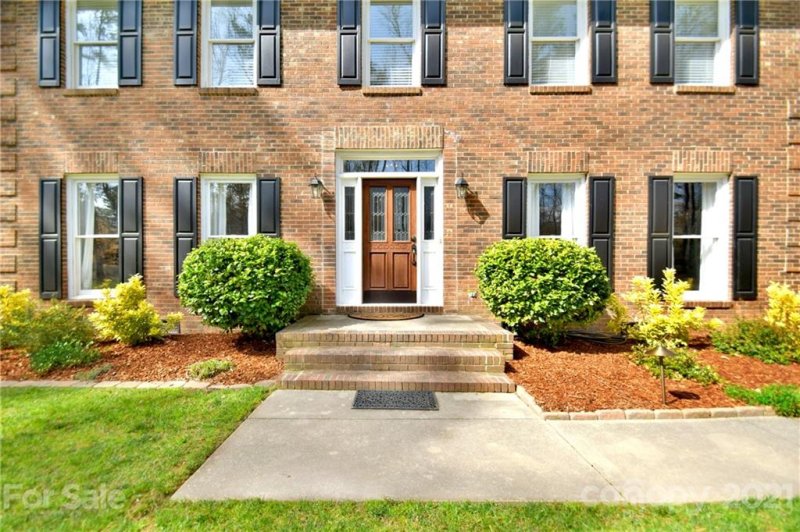 Property image 2 at 1401 Longleaf Court, Matthews, NC 28104