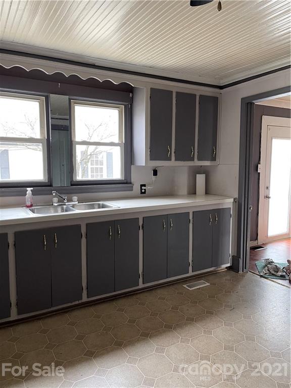 Property image 2 at 2204 S Ridge Avenue, Kannapolis, NC 28083