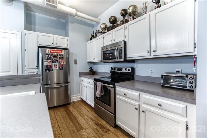 Property image 3 at 404 N Laurel Avenue, Charlotte, NC 28204