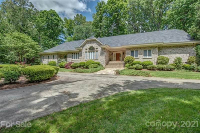 2707 Ashbourne Drive