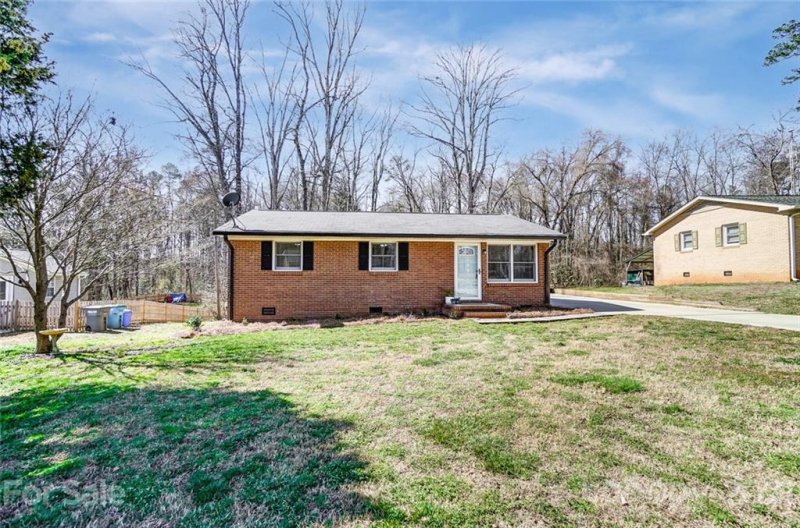 Property image 3 at 213 Point Circle, Belmont, NC 28012