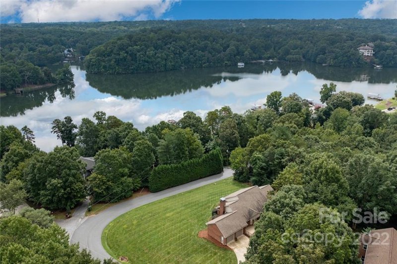 Property image 2 at 6315 Mountainside Drive, Hickory, NC 28601