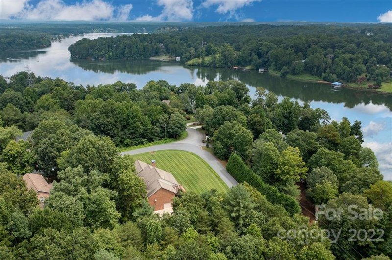 Property image 3 at 6315 Mountainside Drive, Hickory, NC 28601