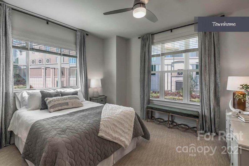 Property image 4 at 909 Camden Grandview Road, Charlotte, NC 28202