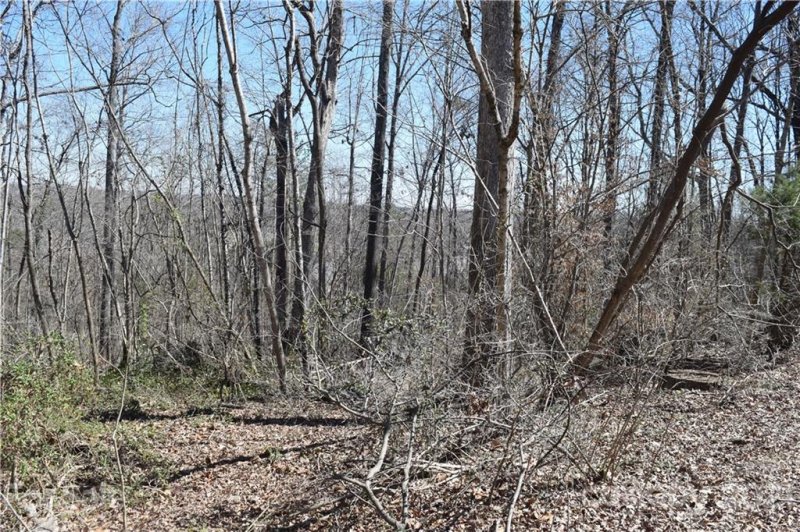 2104 Highland View Lane