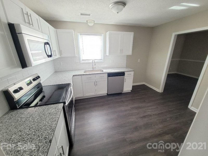 Property image 3 at 8610 Conklin Place, Charlotte, NC 28212