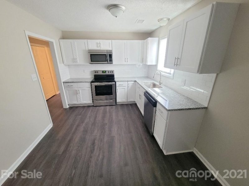 Property image 4 at 8610 Conklin Place, Charlotte, NC 28212