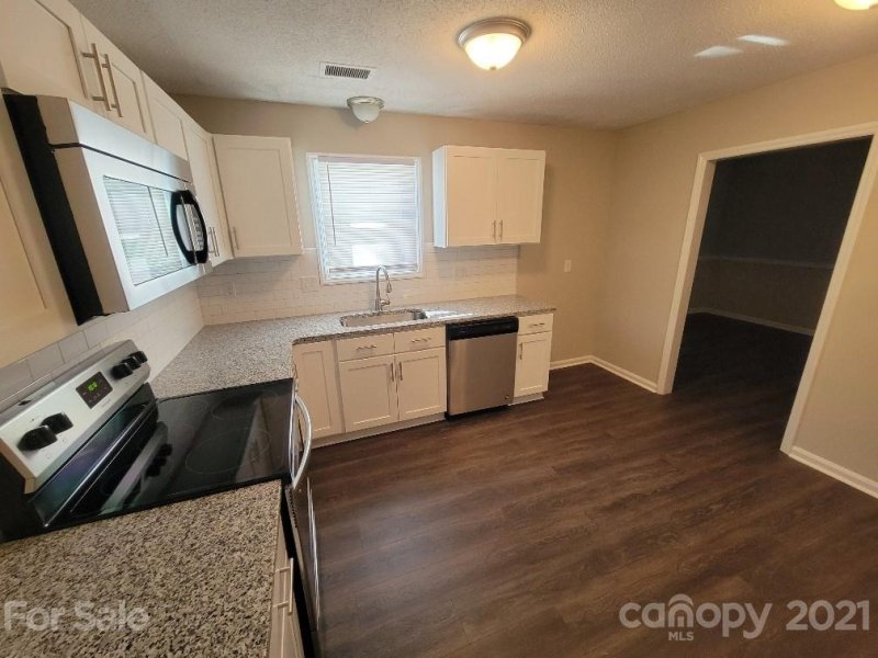 Property image 5 at 8610 Conklin Place, Charlotte, NC 28212