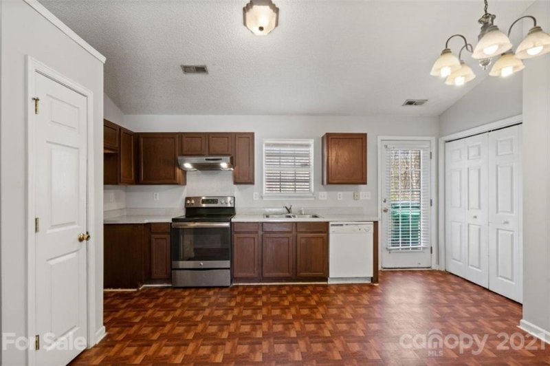 Property image 3 at 5716 Stone Bluff Court, Charlotte, NC 28214