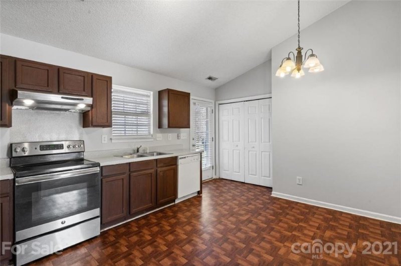 Property image 4 at 5716 Stone Bluff Court, Charlotte, NC 28214