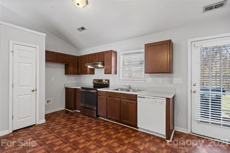 Property image 5 at 5716 Stone Bluff Court, Charlotte, NC 28214