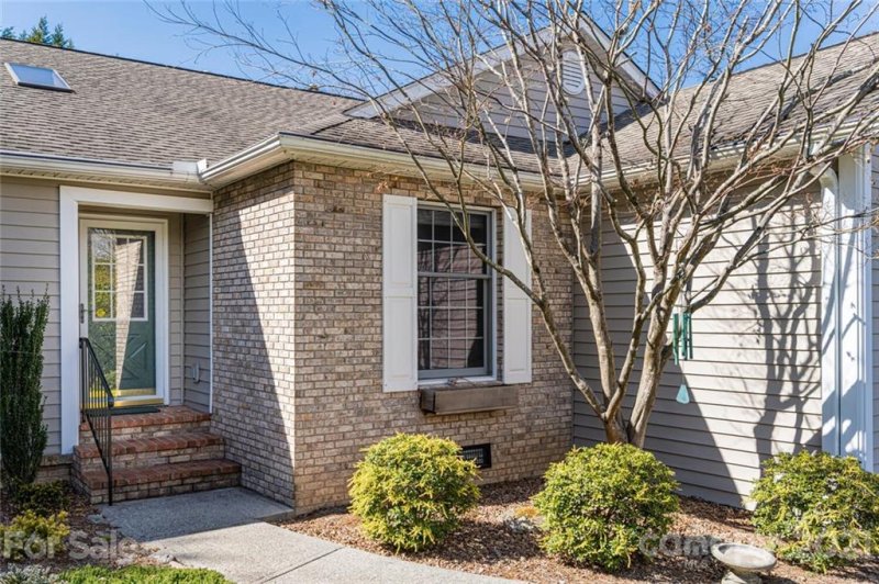 Property image 3 at 25 Old Applewood Lane, Hendersonville, NC 28739