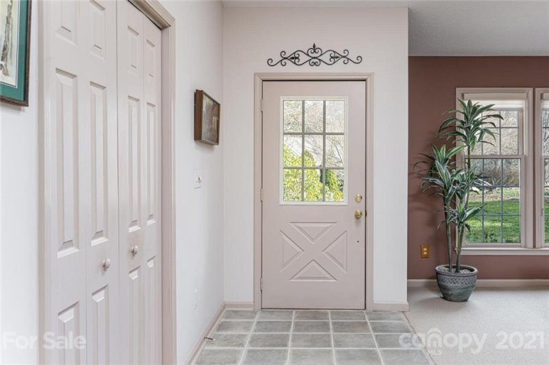 Property image 4 at 25 Old Applewood Lane, Hendersonville, NC 28739