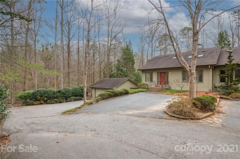 43 Hunting Country Trail