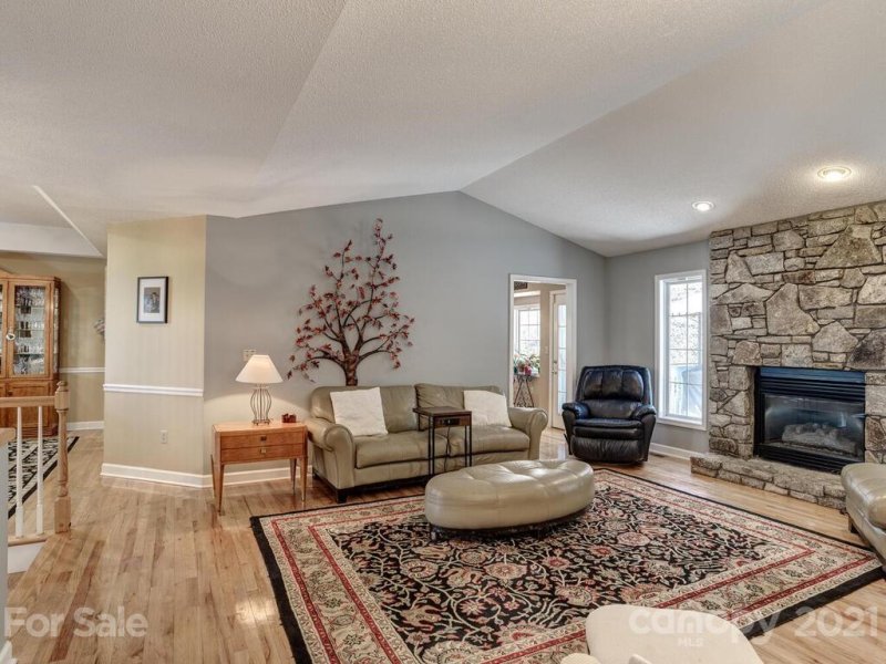 Property image 5 at 20 Pebblebrook Lane, Asheville, NC 28803