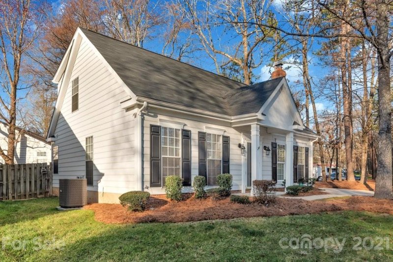 Property image 2 at 5918 Bayswater Lane, Charlotte, NC 28212