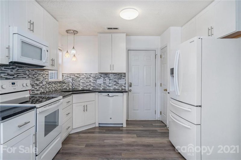 Property image 4 at 1908 Safflower Circle, Charlotte, NC 28262