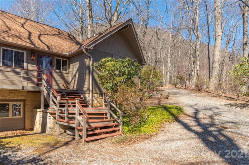 Property image 2 at 946 Friendly Acres Drive, Waynesville, NC 28786