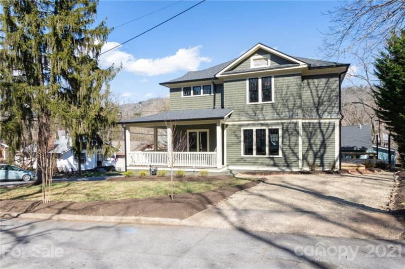 Property image 3 at 121 Annandale Avenue, Asheville, NC 28801