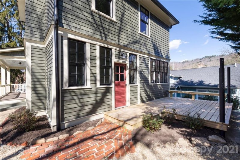 Property image 4 at 121 Annandale Avenue, Asheville, NC 28801