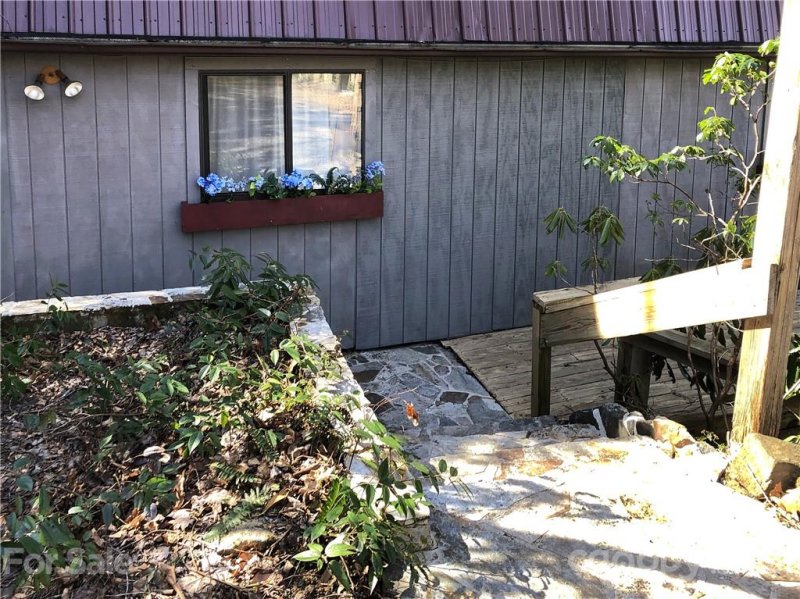 Property image 2 at 903 Winterstar Loop, Burnsville, NC 28714