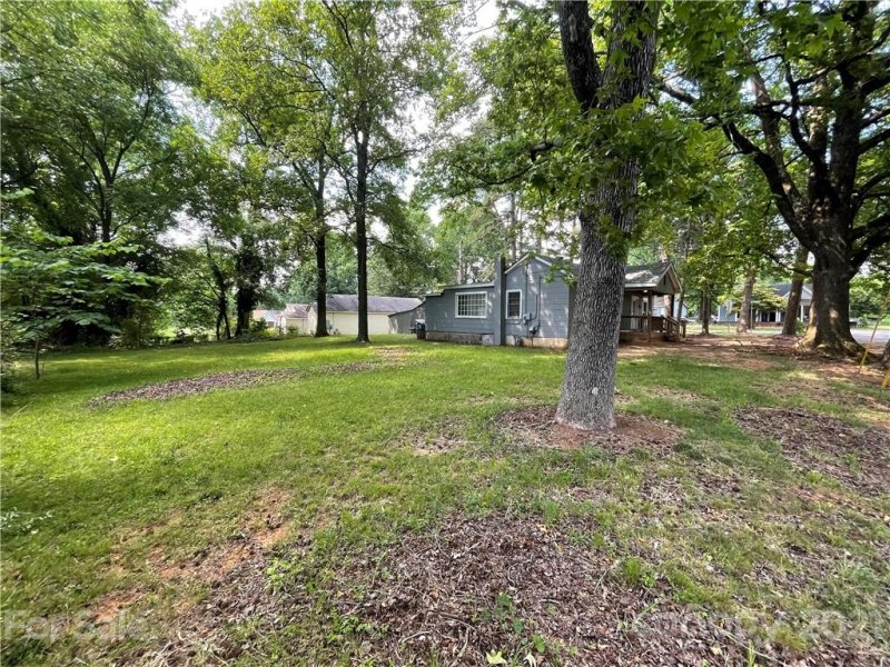 Property image 2 at 615 Ligustrum Street, Charlotte, NC 28206