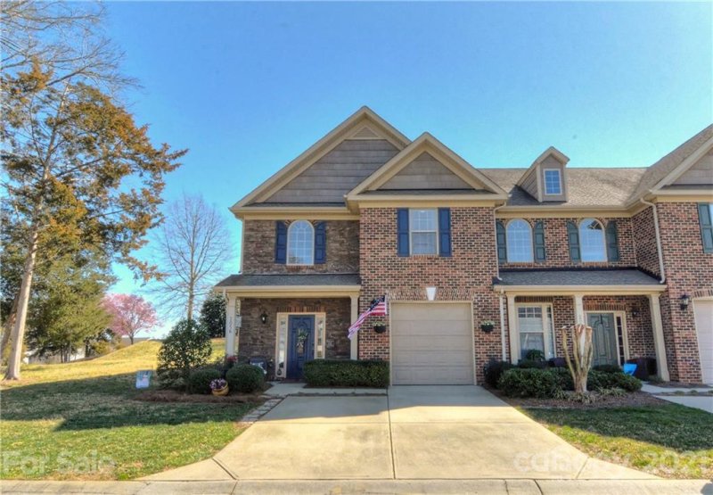 2056 Oxford Heights Heights