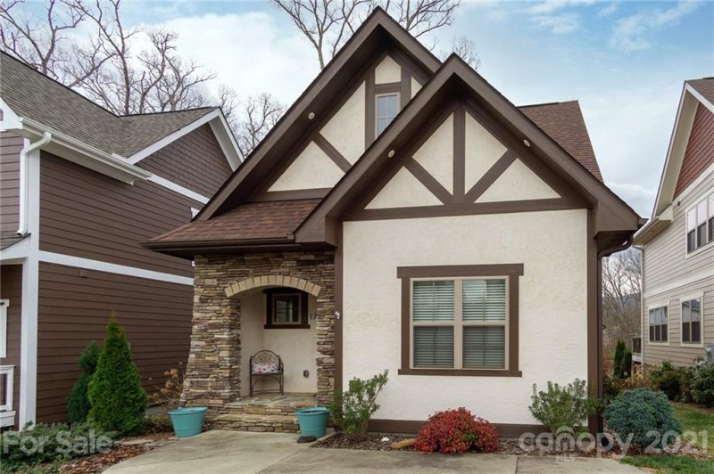 Property image 2 at 17 Tudor Way, Black Mountain, NC 28711