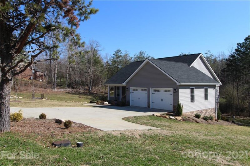 Property image 4 at 17 Greenway Drive, Granite Falls, NC 28630