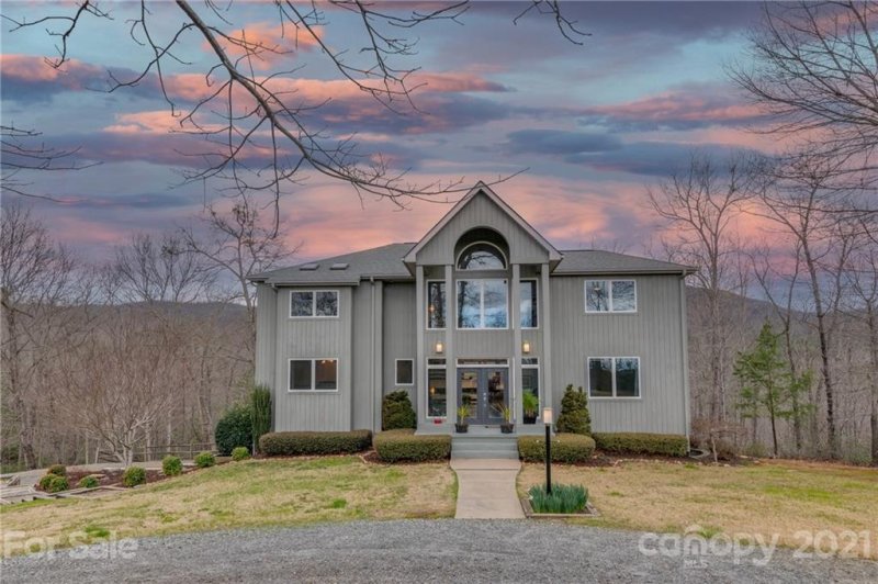 968 Highland View Lane