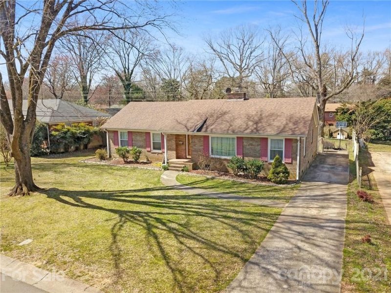 Property image 2 at 4532 Carriage Drive Circle, Charlotte, NC 28205