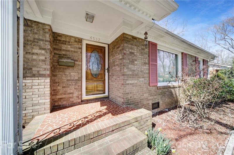 Property image 3 at 4532 Carriage Drive Circle, Charlotte, NC 28205