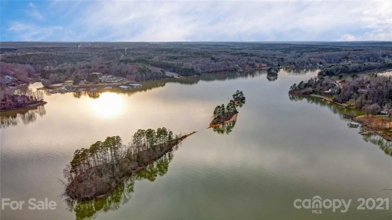 Property image 2 at 542 Laurel Cove Road, Statesville, NC 28677