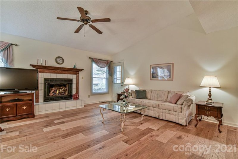 Property image 3 at 1c Hedgerose Court, Asheville, NC 28805