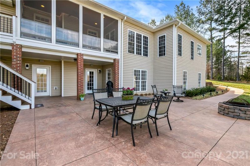 Property image 4 at 5124 Stockbridge Drive, Mount Holly, NC 28120