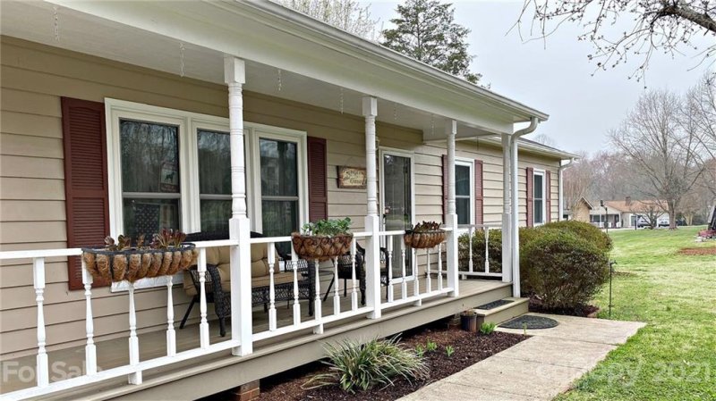 Property image 2 at 4833 Forest Ridge Drive, Hickory, NC 28602