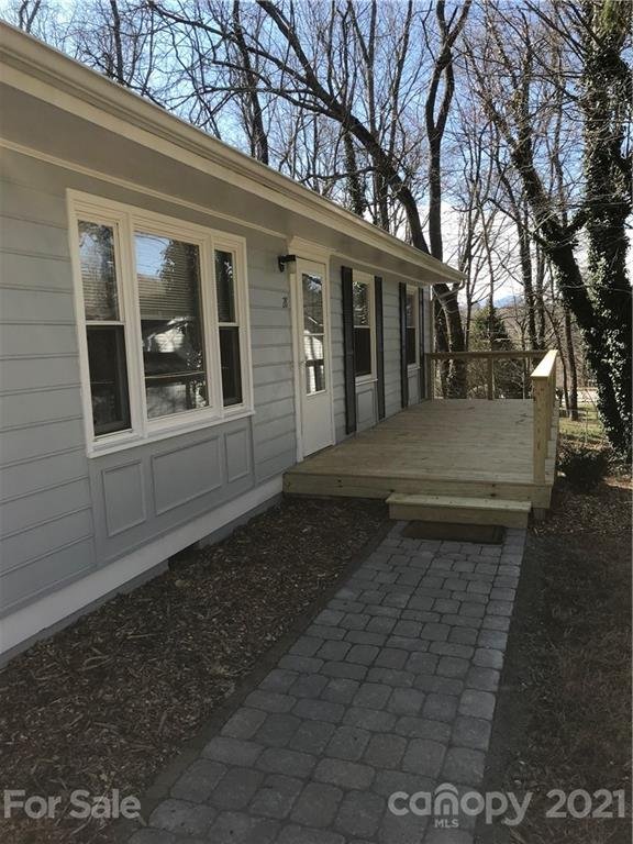 Property image 2 at 28 King Arthur Place, Asheville, NC 28806