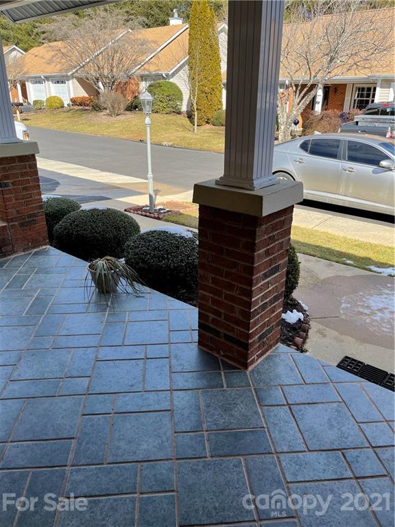 Property image 2 at 1101 Citation Circle, Hendersonville, NC 28739