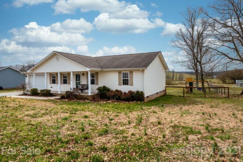 Property image 3 at 550 Stable Brook Lane, Taylorsville, NC 28681