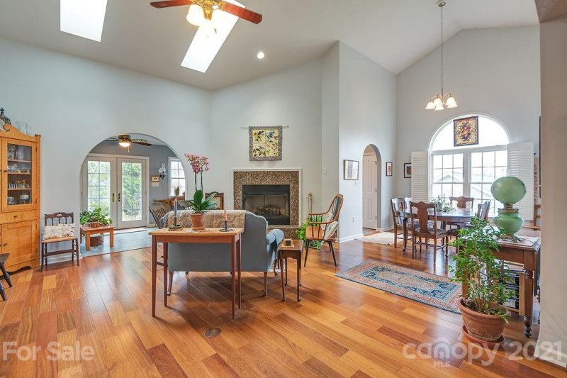 Property image 4 at 20 Stonebridge Drive, Asheville, NC 28805