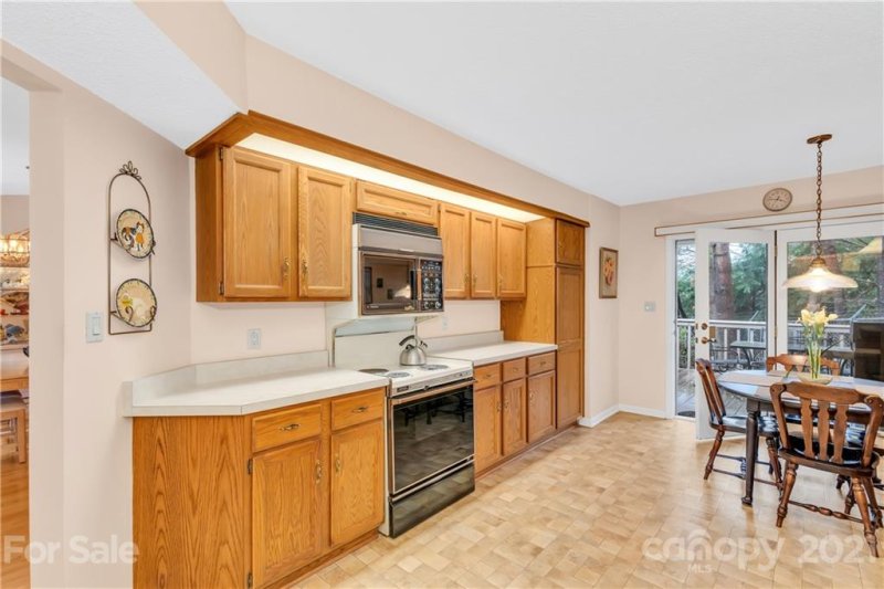 Property image 5 at 103 Cloverleaf Lane, Asheville, NC 28803