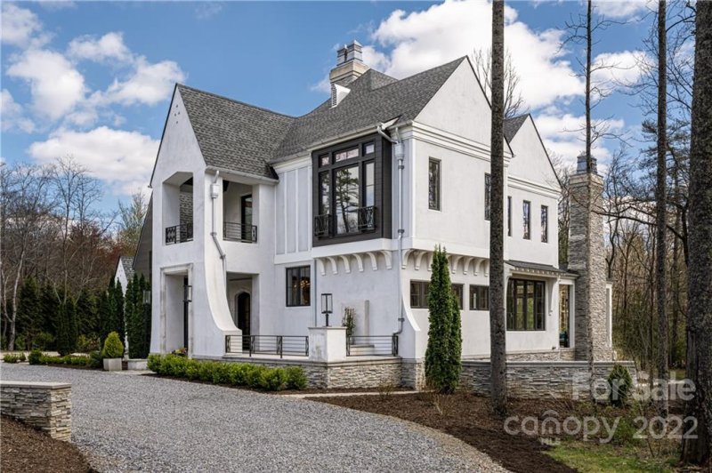 Property image 2 at 44 Deerhaven Lane, Asheville, NC 28803