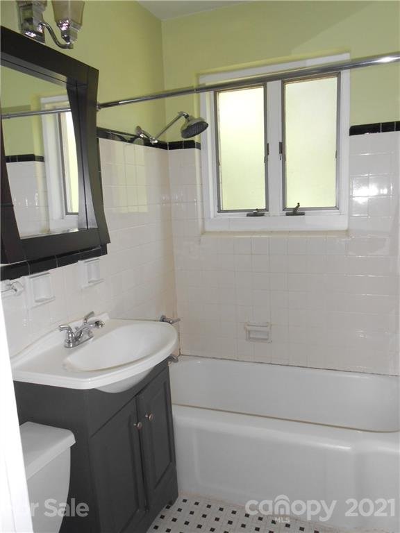 Property image 3 at 2421 Vail Avenue, Charlotte, NC 28207