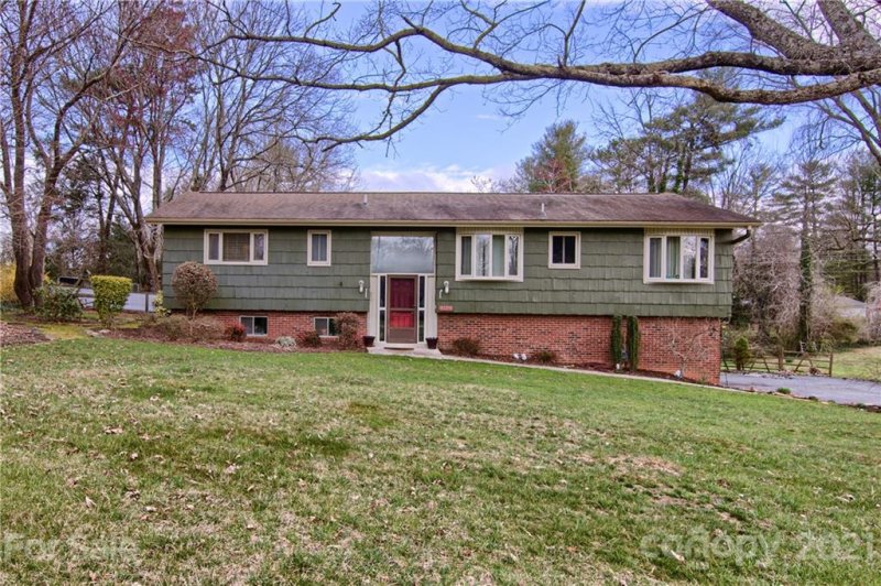 Property image 2 at 3128 Florida Drive, Hendersonville, NC 28792