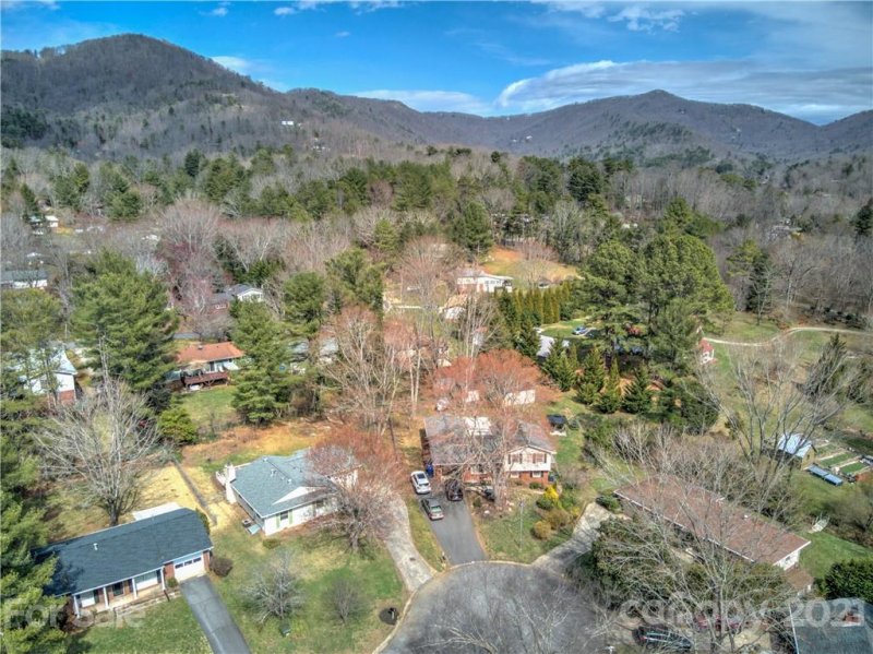 Property image 4 at 6 Brookgreen Place, Asheville, NC 28804