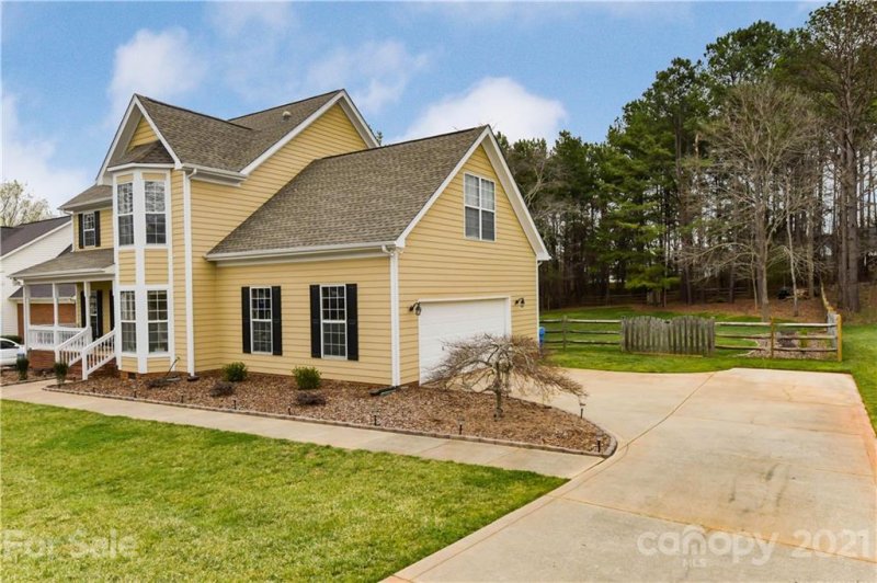 Property image 2 at 9245 Morgan Glenn Drive, Mint Hill, NC 28227