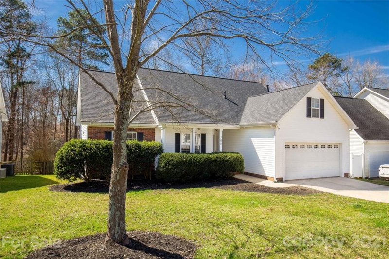 Property image 3 at 700 Jordans Pond Lane, Charlotte, NC 28214