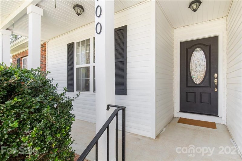 Property image 4 at 700 Jordans Pond Lane, Charlotte, NC 28214