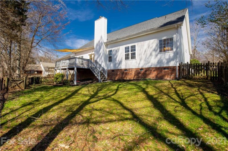 Property image 5 at 700 Jordans Pond Lane, Charlotte, NC 28214