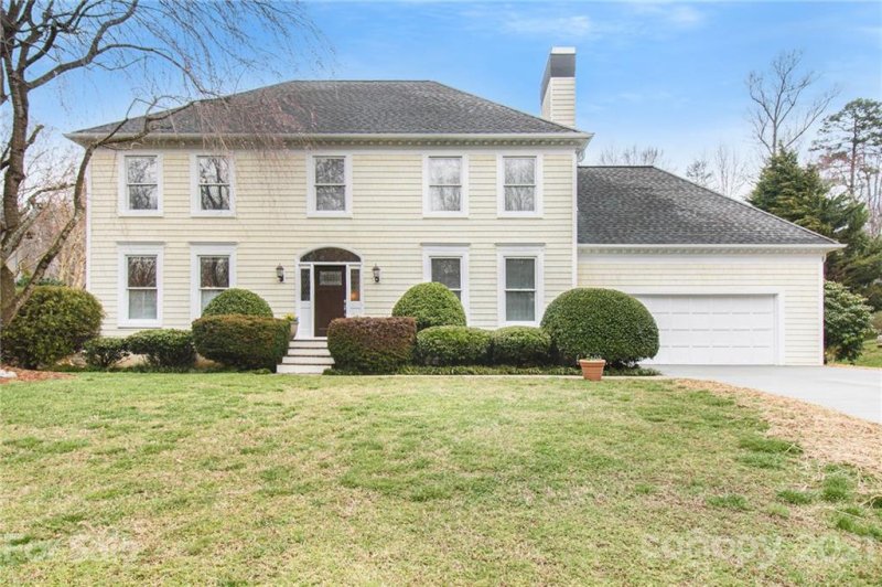 Property image 2 at 190 37th Avenue Place, Hickory, NC 28601